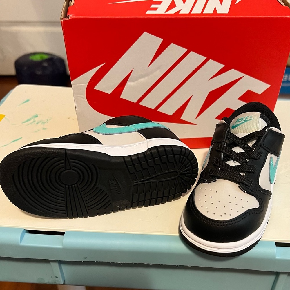 Nike dunk low size 7c light bone tropical mist